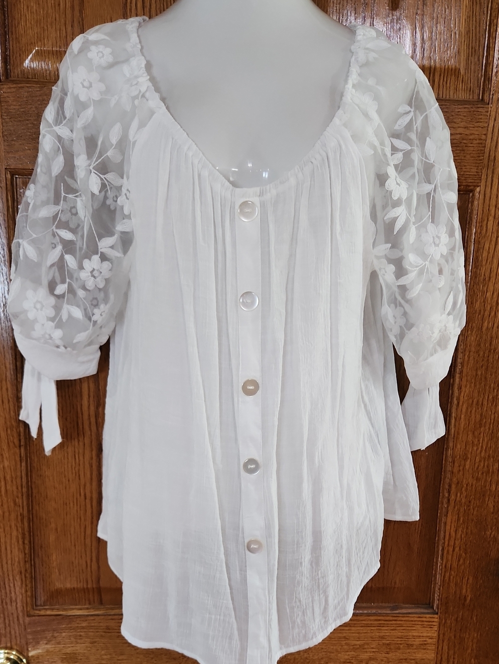 Unique Spectrum White Sheer Floral Lace Sleeve Button-Front Women’s Top 2X